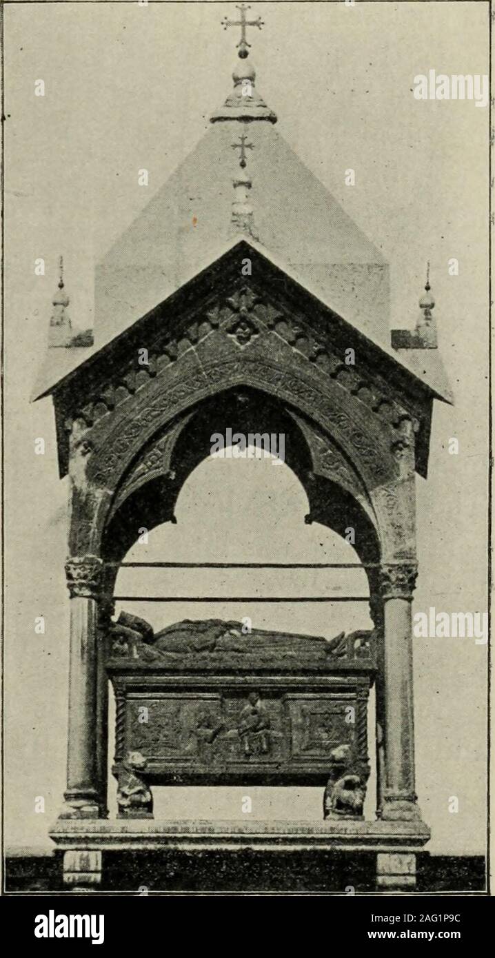 . Une histoire de l'architecture en Italie de l'époque de Constantin à l'aube de la renaissance. dows du transept se termine et aretall pointedliohts large, avec trois et un laro^e rose dans le chef de l'arche. L'effet de charme de cette cause est e résultats t très largement au thepainting de toutes les surfaces inrich et couleurs variées, le rez-de-travail qui est blanc. L'arches,qui sont en briques, sont paintedto imiter le rouge et le blanc vous-soirées, la large et plate-faces étant-décorée avec une patternof coulant le feuillage. Le mur au-dessus des arcades thenave a un double bandof décoration florale. Ofsimilar Peinture Banque D'Images