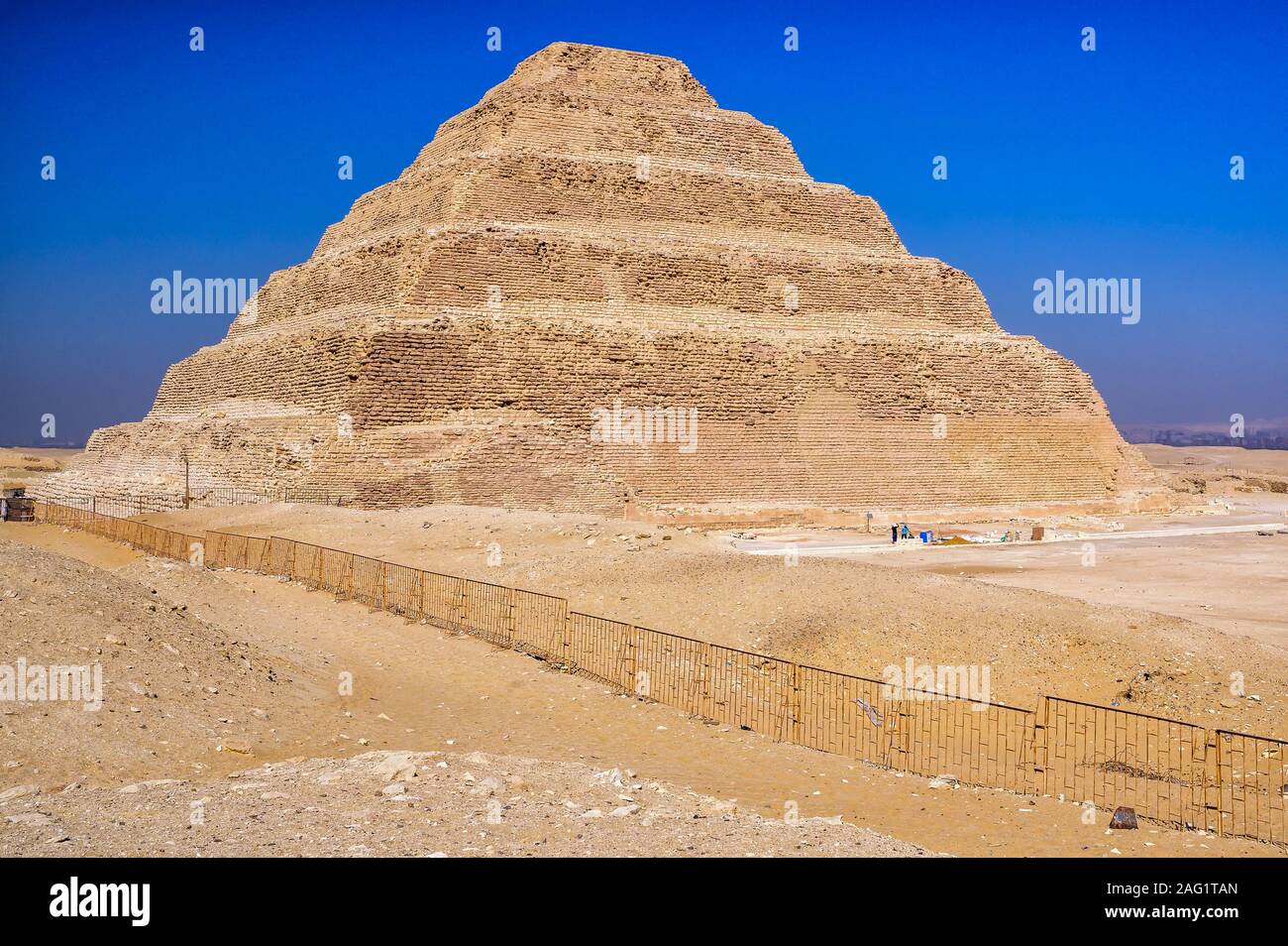 Rénovations à la pyramide à degrés de Djoser en préparation pour l'ouverture au public le 22 novembre 2019 Banque D'Images