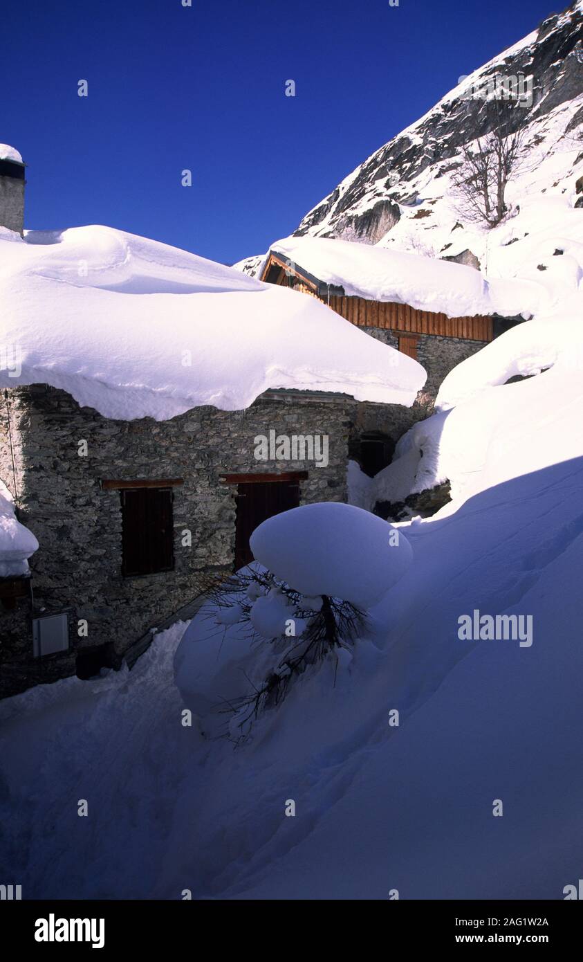 Petit hameau de montagne isolés de Friburge Vanoise Savoie Banque D'Images