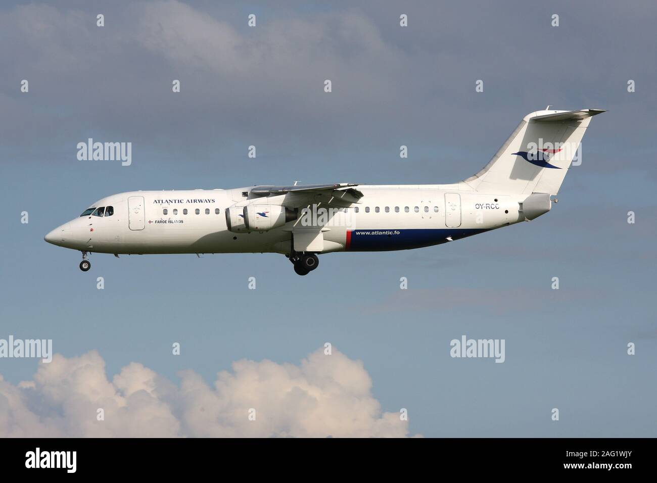 Atlantic Airways Avro RJ100 avec l'inscription OY-RCC en courte finale pour la piste 04L de l'aéroport de Copenhague Kastrup,. Banque D'Images