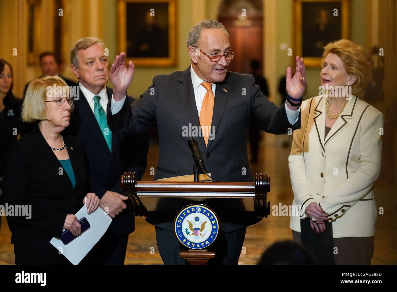 Washington, United States. 25Th Dec 2019. Le leader de l'opposition au Sénat Charles Schumer, D-NY, sur la destitution d'atout à la suite de la réunion hebdomadaire du Sénat lucheon mardi, 17 décembre 2019, sur la colline du Capitole à Washington, DC. Photo par Kevin Dietsch/UPI UPI : Crédit/Alamy Live News Banque D'Images