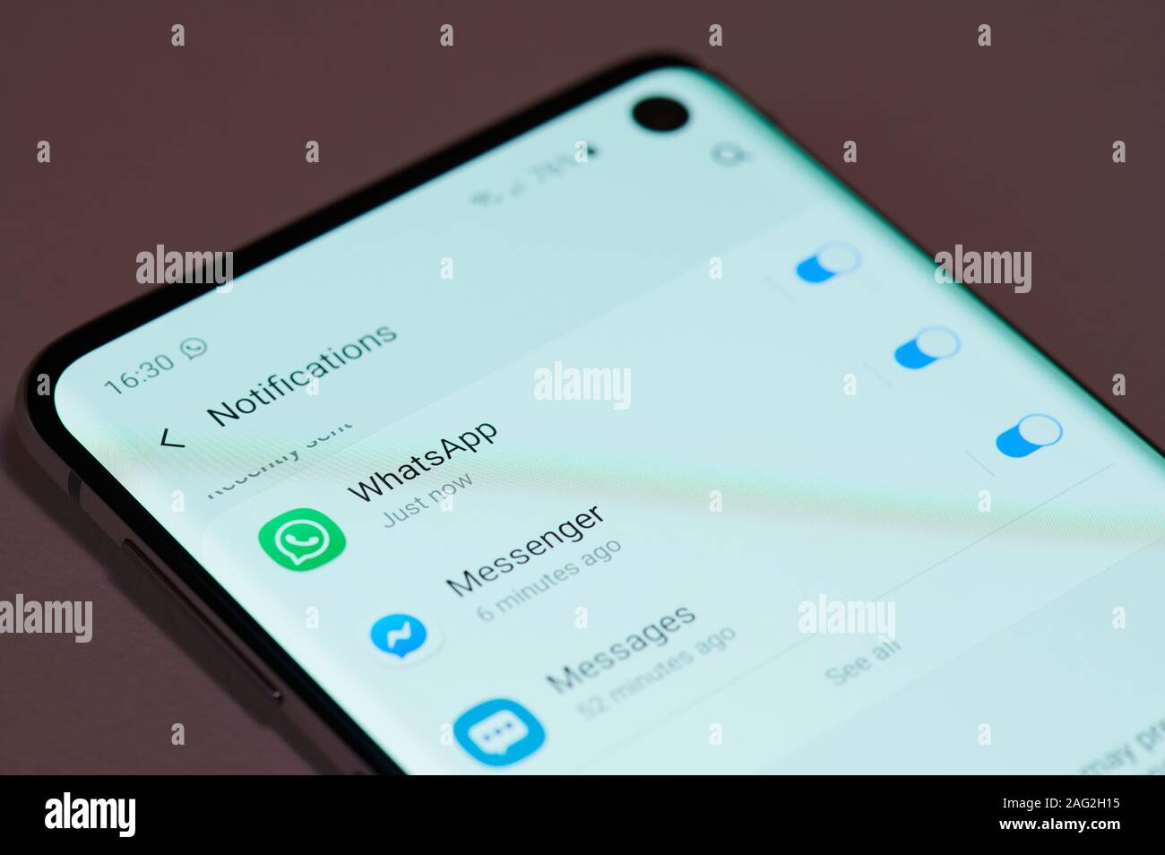 New York, USA - 17 décembre 2019 : notifications des médias sociaux sur l'écran du smartphone vue rapprochée Banque D'Images