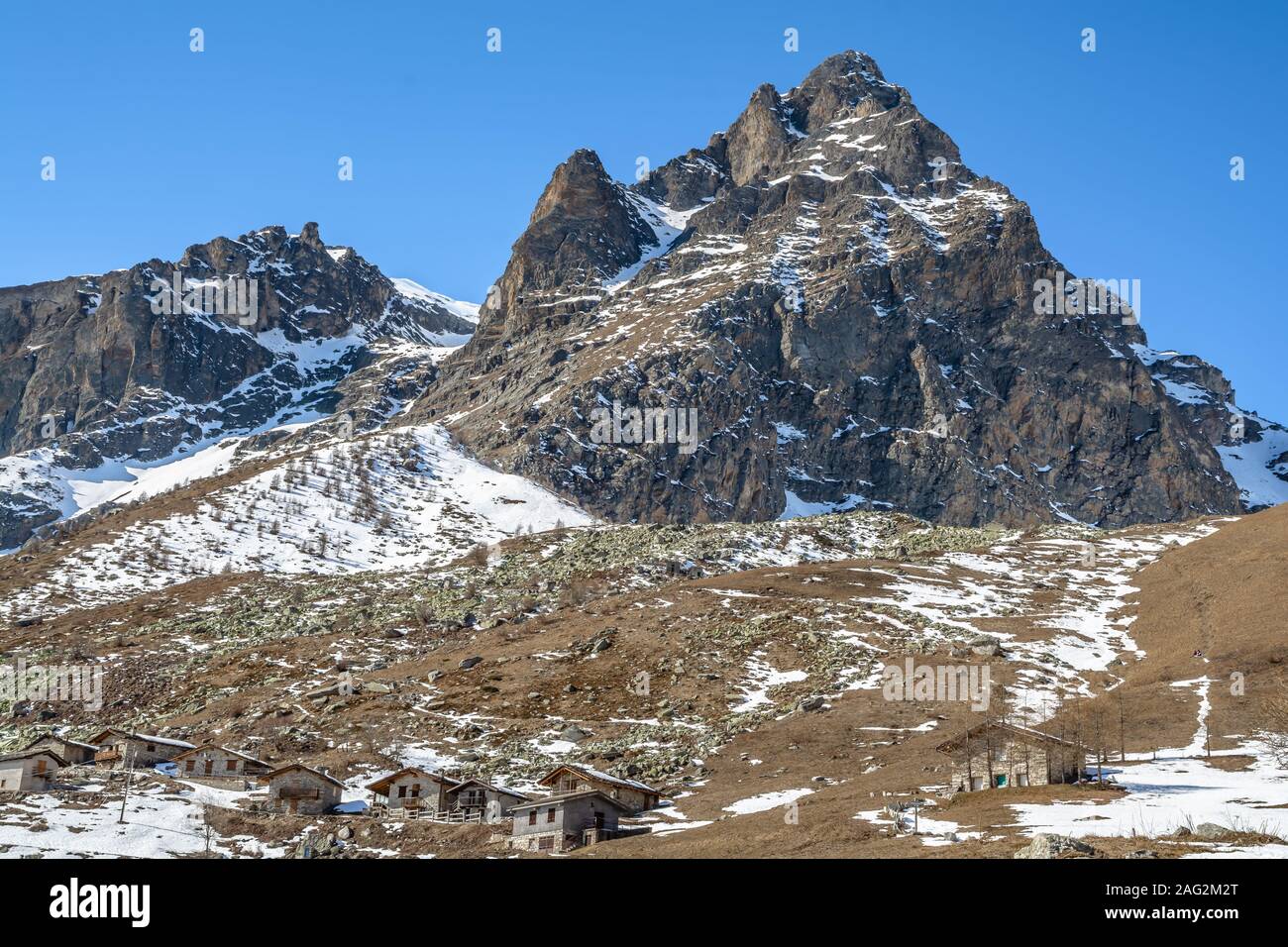 Mont Chersogno, le plus haut sommet de l'ensemble de la Vallée Maira (3100 mètres au-dessus du niveau de la mer) permet de magnifiques excursions dans toutes les saisons de l'année Banque D'Images