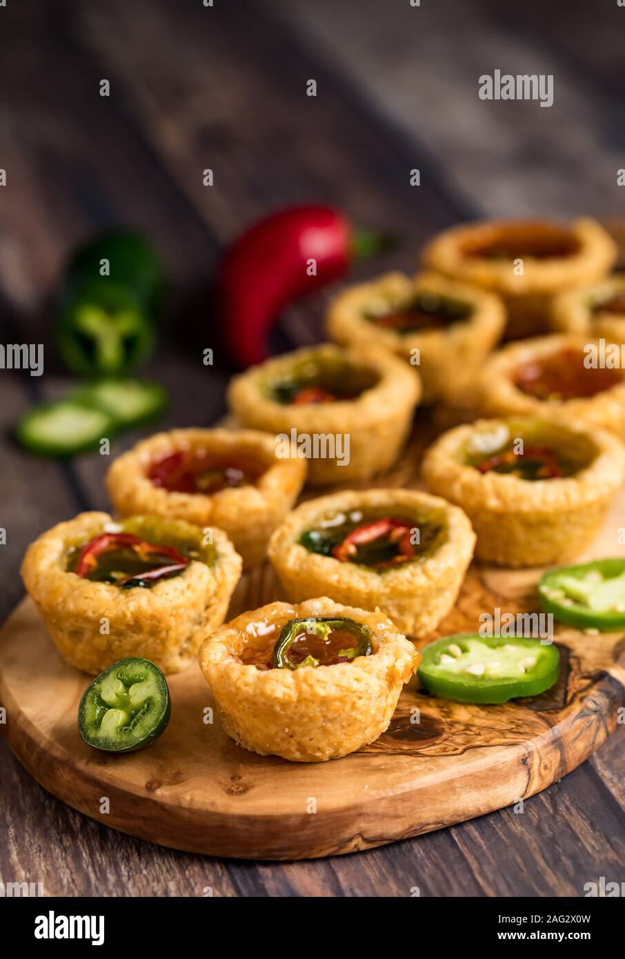 Close up of pepper jelly tartelettes. Banque D'Images