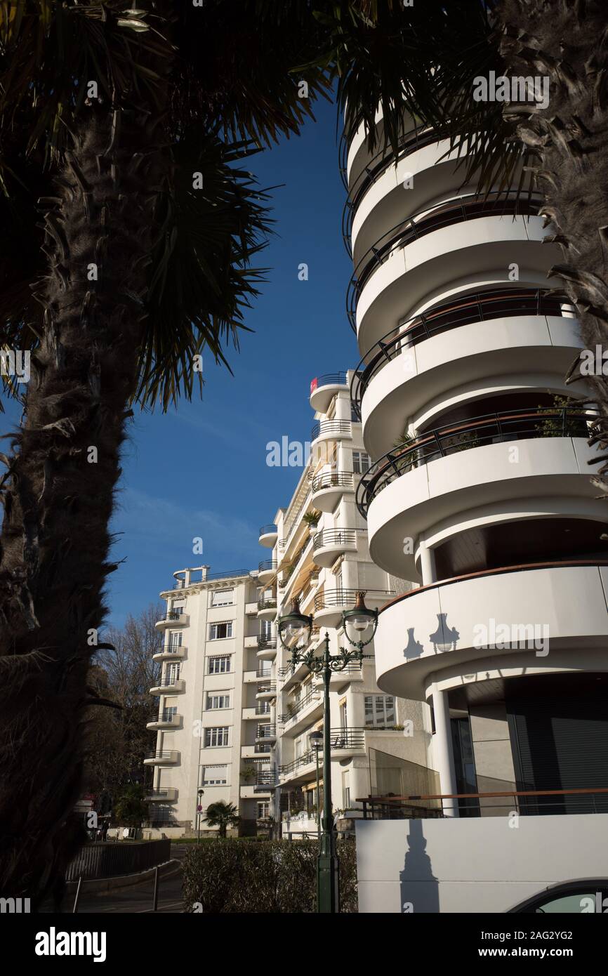 PAU FRANCE - BOULEVARD DES PYRÉNÉES 'BALCON SUR LA MONTAGNE PYRÉNÉES" entre modernité et classicisme - VILLE DE PAU AQUITAINE © Frédéric Beaumont Banque D'Images