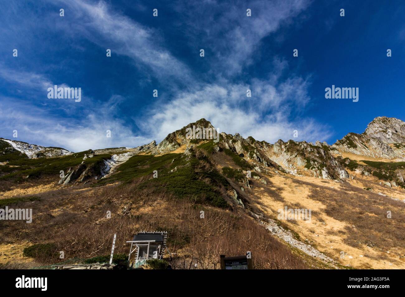 Le Japon Alpes à Komagane - Komagane est situé au pied des magnifiques Alpes du Sud et du centre de la préfecture de Nagano, qui contiennent une montagne Banque D'Images