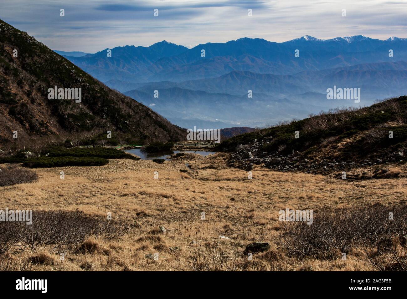 Le Japon Alpes à Komagane - Komagane est situé au pied des magnifiques Alpes du Sud et du centre de la préfecture de Nagano, qui contiennent une montagne Banque D'Images