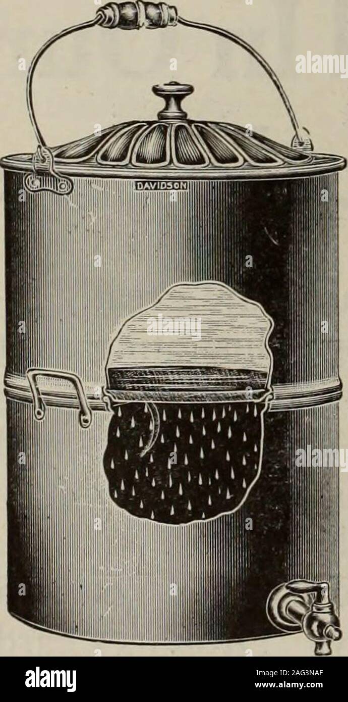 . Août-octobre 1912 Matériel de merchandising. Davidsons Cleveland émaillé bleu royal Outsidewith filtre un intérieur blanc neige-Capacité 12 Litres Filtre à travers une pierre naturelle qu'il était impossible pour thetyphoid belcw germe d'obtenir dans l'eau potable. Il areeasy à nettoyer et maintenir les mesures sanitaires comme tout ce qui est nécessaire est toscrub au large des sédiments prélevés sur le dessus de la pierre et l'ensemblefiltre est encore en parfait état et prêt pour un bon service.La partie supérieure du réservoir de filtre est fourni avec une poignée de libération sous caution et thebase a poignées latérales et un robinet nickelé. Nouveau stonescan facilement être refitt Banque D'Images