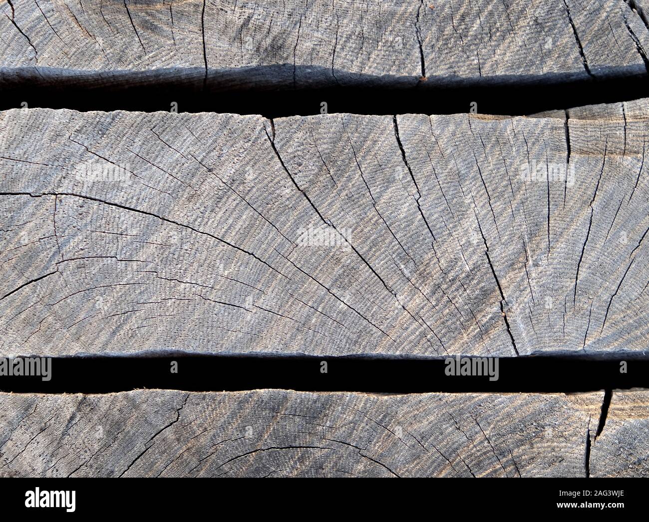 La texture du bois et du grain, deux fentes horizontales. Banque D'Images