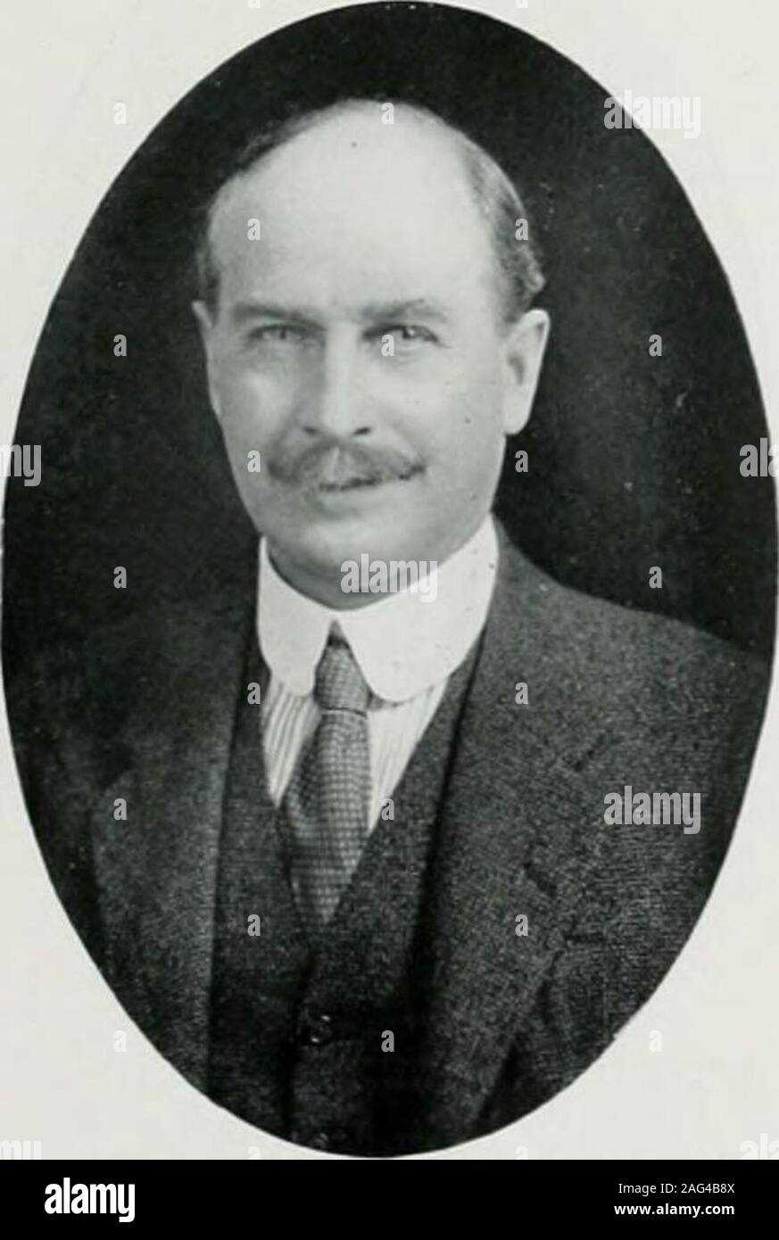 . Les Londoniens, les notables d'un illustré qui est qui des professionnels et hommes d'affaires. EDWARD CHARLES WESTONChairman, Wm. H. Muller et Cie (Londres), Ltd., Grainand Ore marchands, armateurs, navire et InsuranceBrokers, Holland House, 1-4. liury Street, E.C.3. Byhis propre entreprise sans aide génie a passé de boyto bureau Président de la compagnie, et par un enregistrement de overthirty-si. ans de service continu. Les états de mer Baltique,Lloyds, et la vente commerciale Chambres ; Directeur de l'Anglo-Foreign Fiber Co., Ire Ore, l'Olekma et Vitim(Lena) Syndicat d'or, et d'autres sociétés. Un sportsman-golf, rowi Banque D'Images