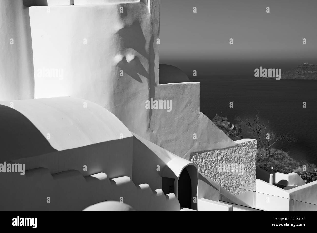 Angles d'architecture, lignes, des mesures et des arches de structures emblématiques dans les îles grecques en monochrome, Banque D'Images