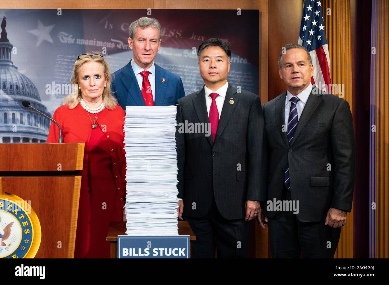 Washington, United States. 25Th Dec 2019. 17 décembre 2019 - Washington, DC, United States : représentants des États-Unis Debbie Dingell (D-MI), Matt Cartwright (D-PA), Ted Lieu (D-CA) et David Cicilline (D-RI) lors d'une conférence de presse démocratique Sénateur américain Mitch McConnell (R-KY) programme législatif. (Photo de Michael Brochstein/Sipa USA) Crédit : Sipa USA/Alamy Live News Banque D'Images