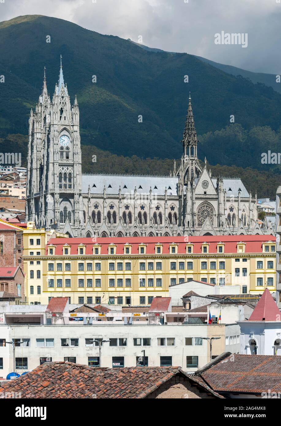 La Basílica del Voto Nacional de Quito, en Équateur. Banque D'Images