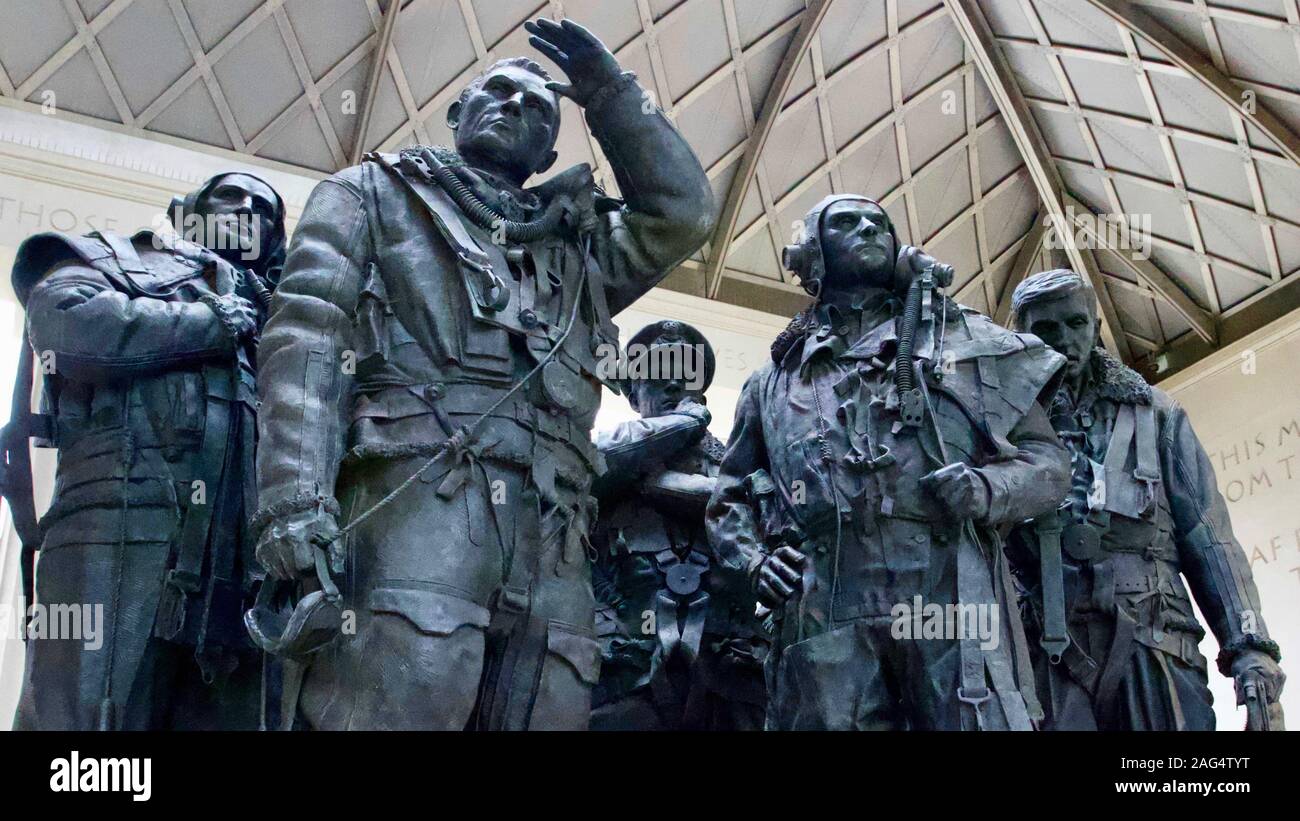 Les équipages du Bomber Command sculpture par Philip Jackson, le Monument commémoratif du Bomber Command de la RAF, Constitution Hill, Green Park, Londres, Angleterre. Banque D'Images