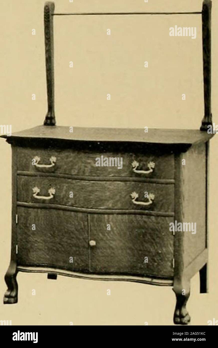 . Catalogue illustré.. 0 415 404 416 8,75 19,50 12,75 22,50 29,50 417 404i 405 417i 31,50 27,50 30,50 39,50 418 405i 410 14,50 418 41,50 411 12,50 422 i 411i 20,50 26,00 28,00 12,00 412 422i 423 36,00 412 14,00 423 38,00** Hall n° : n° : RACKS 522 8,00 $ 541 528 8,50 $ 542 530 9,25 13,00 17,00 17,50 543 531 12,50 544 15,75 532 29,50 545 26,00 535 12,00 547 30,00 536 12,00 548 29,50 537 12,50 549 16,00 538 10,50 550 7,50 539 9,00 551 6,50 540 7,50 552 9,00 1. G hauteur fi. 1 lattes 4.en f1. 6 in. N° 171 de même. Quartiers de chêne. Frotté et PolishedNo. 171• costume. L'acajou. Frotté et polonais Banque D'Images