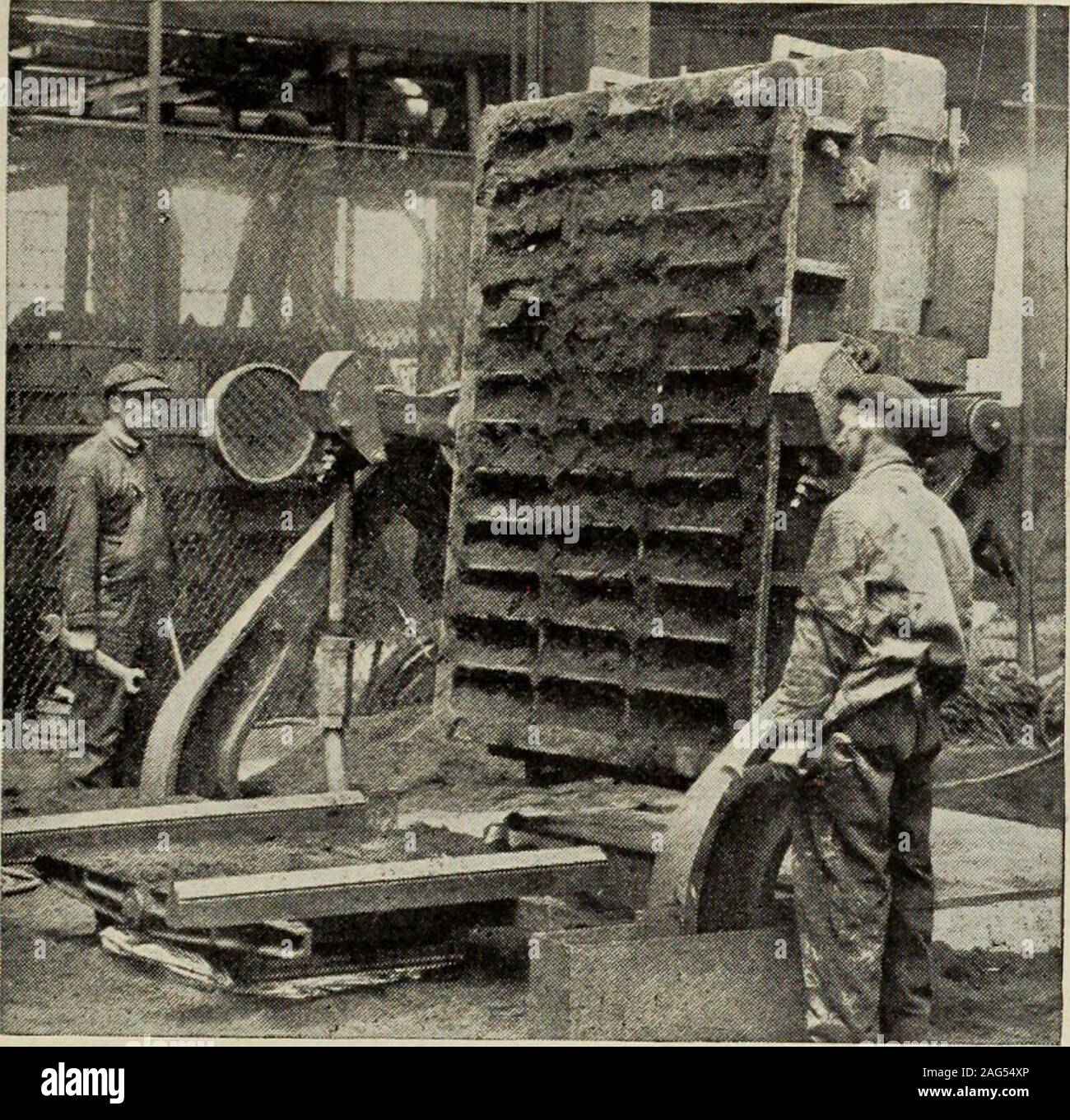 Fondeur canadien (1921). STTOYTTlTn CTTHTVnAlAr fminUI 1ATUT ?STERLING SUR  UNE brouette, c'est plus que d'argent sterling SUR BOSTONCLEVELAND irrl NEW  YORK, MILWAUKEE WIS. Les agents canadiens Mussens Limited.montreal.toronto.winnipeg.DETROITCHICAGO  ...