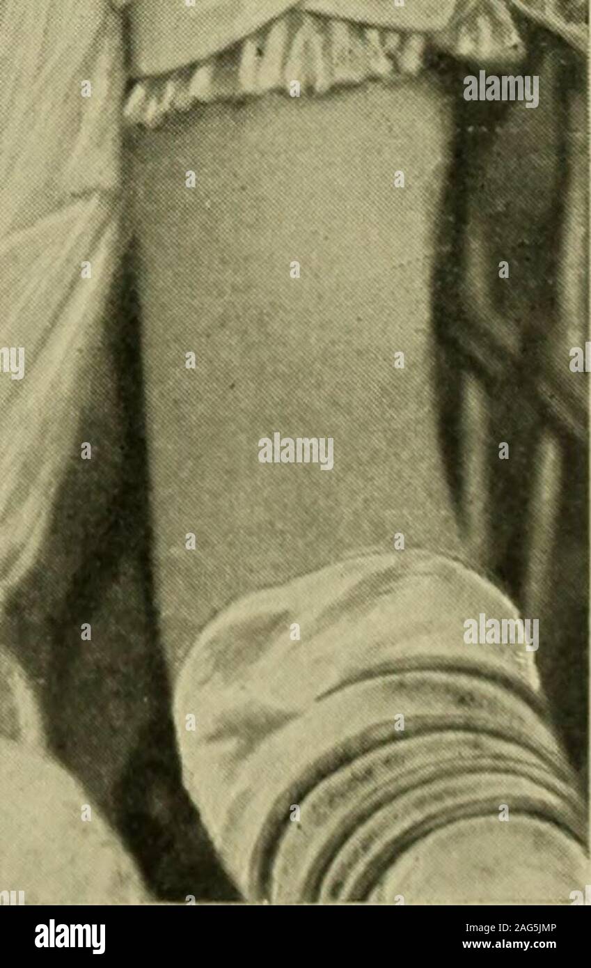 . Les richesses et les merveilles de l'Hawaii ; une charmante description de son histoire unique, des gens bizarres, climat exquis, merveilleux volcans, productions de luxe, belles villes, la corruption de la monarchie, révolution, gouvernement provisoire et d'annexion. La princesse KaIULANL-elle est la fille de monsieur l'Cleghoru, un Écossais, whohas résidait à Honolulu pendant de nombreuses années, et Like-Like, une sœur de l'ex-QueenLiliuokalaui. Like-Like est mort en 18S7. Elle a été nommé héritier présomptif de thethrone de Hawaii par Liliuokalani en 1891. Monarchie hawaïenne. 239 l'exception unique, ont été par la suite reconnue comme l'un-tout. Sur Fe Banque D'Images