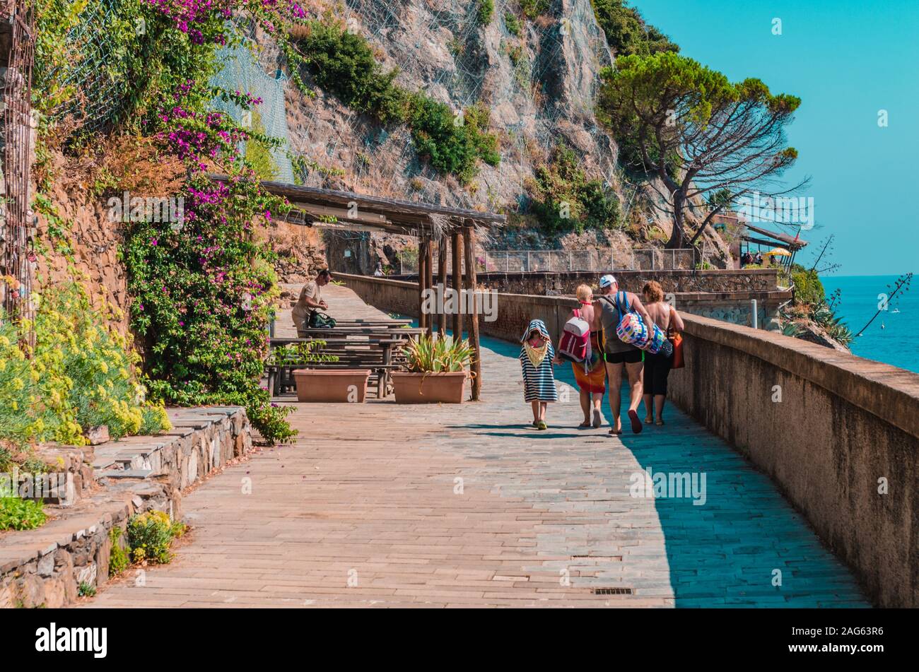 CINQUE TERRE, ITALIE - Aug 10, 2018 : les gens dans la rue de l'amour à Cinq Terre en Italie, Ligurie Banque D'Images