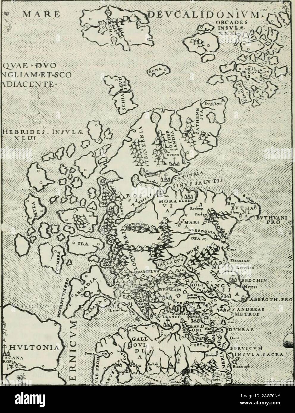 . Scottish Geographical Magazine. d cartes de Grande-bretagne imprimé à la charge à partir de 1546 par AntonioLeferi, la première imprimante (après la Grande-Bretagne Ptolemys de 1478) de cartes des thiscountry, nous trouvons, comme on pouvait s'y attendre, que Leslie a obtenu sa carte ofScotland d'un d'Angleterre par ce célèbre cartographe à Lomé, wherehis livre était en cours d'impression. À la Scott de Largs vente, une copie de la première impression (après Ptolémée) et très rare carte des îles Britanniques, byGastaldi datée 1546 Rome, taille 30x22 cm, vendu pour £26 (seemap, p. 300). John Leslie est né en 1527, est devenu évêque de Ross, et a été conseiller et afriend Banque D'Images