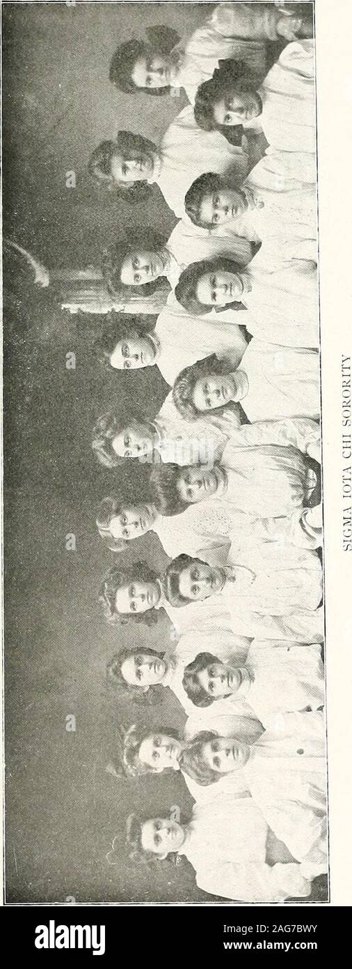 . Iris 1906. Sl^ma Hota (ri)je Sorority " Tlowcr OfTlcers * Violet * CORNELIA MARY GIBSON . . W. M. MILDRED BUFORD O. D. SARA F. ROBERTSON W. S. SARA LOUISE RODES W. K. T. LOUISE RHEA W. P. JENNIE D. WORKE W. G. * *:flollofl WARNERNELLIE WADDEYLOUISE STUBBLEFIELDMARIAN MARGARET906 McTYEIRENELSON SAVAGEMARGARET HOYTEHELEN NELSONMARY SPERRYSARAH Sororcs SPERRYRACHEL HOWELL 9 * Dans ICrhe. MISS POLLY GRIGSBY JS MLLE ANNA EASTMAN MLLE ANNETTE SPERRY MLLE BESSIE LEE SPERRY. Banque D'Images