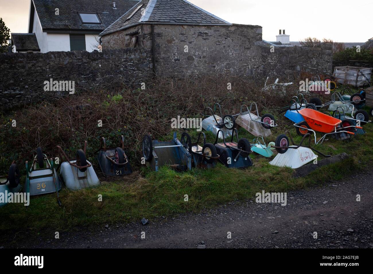 Easdale a été le plus petit de l'Écosse où vivent en permanence l'île des Hébrides intérieures avec une population permanente d'environ 60 personnes en 2019. L'île est gratuit et accessible en voiture à partir de l'île voisine de Seil par un traversier. Il a été l'endroit de l'Assemblée Pierre monde Championnats d'écrémage qui a eu lieu chaque mois de septembre dans l'une des anciennes carrières inondées sur l'île. Banque D'Images