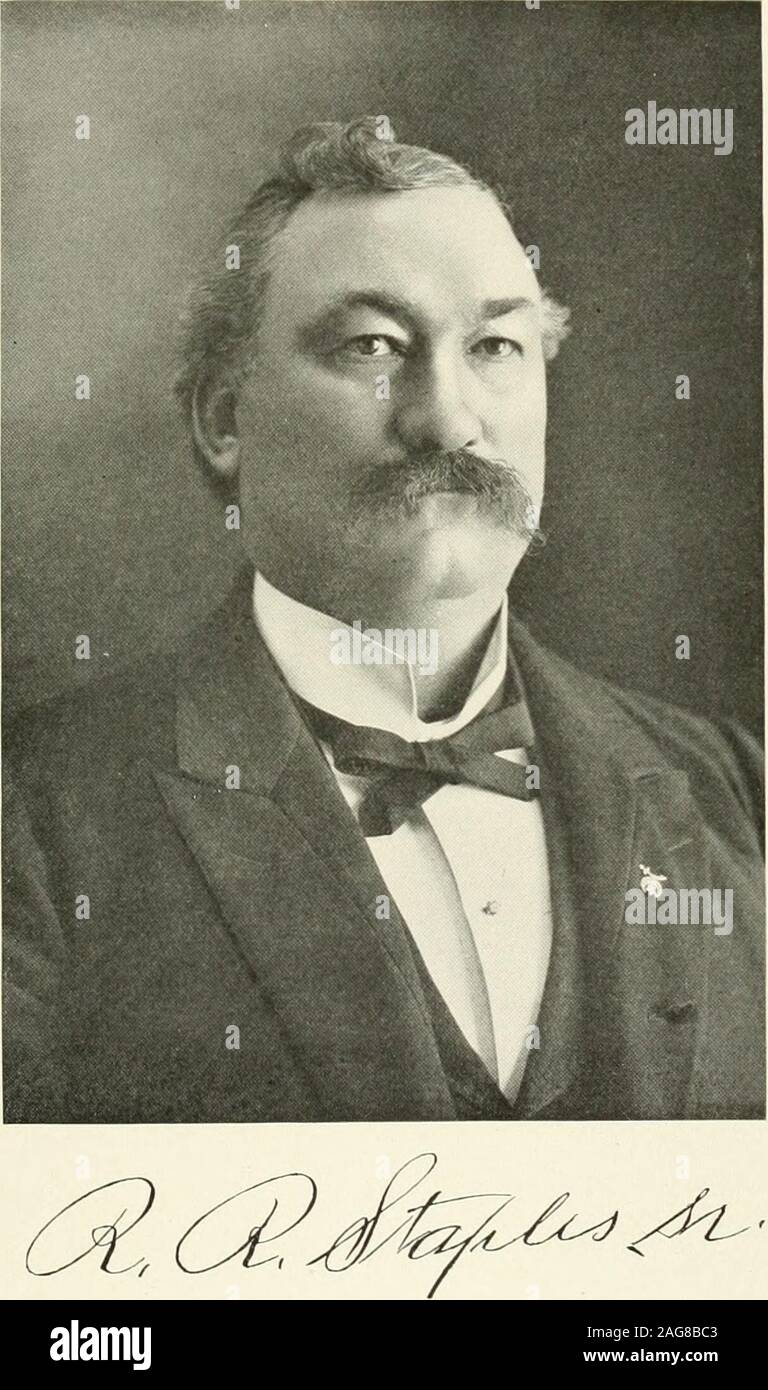 . Une notice biographique de Nodaway Atchison et comtés, Missouri : recueil de biographie nationale. Dans circleshe politique est également important, ses opinions à l'carryingweight ( conseils il le Republicanparty. Près d'un (piartcr haspassed (si un siècle depuis son arrivée dans cette localité, et les années ont passé, il a été un promoteur de knownas tous les intérêts calculés tobenefit le commonwealth. M. Staples est né près de .Sparte,Monroe County, Wisconsin,^.J Décembre 1854. Son grand-père. Offres d'Slajiles, Wasa, originaire de New York et de nombreuses années le saileilon les eaux salées, en visitant divers Banque D'Images
