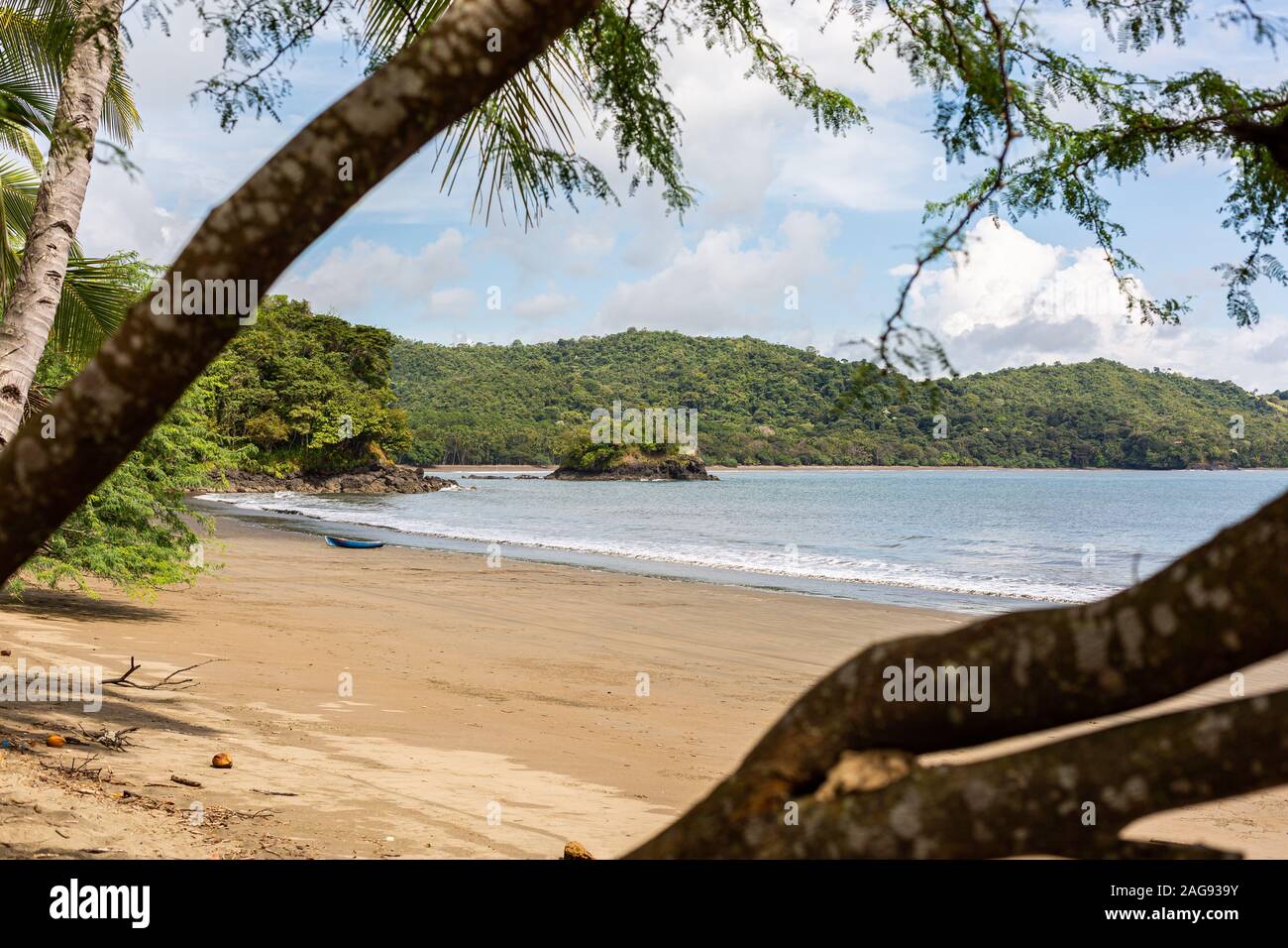 Magnifique paysage des vagues de l'océan se déplaçant vers la rive à Santa Catalina, Panama Banque D'Images