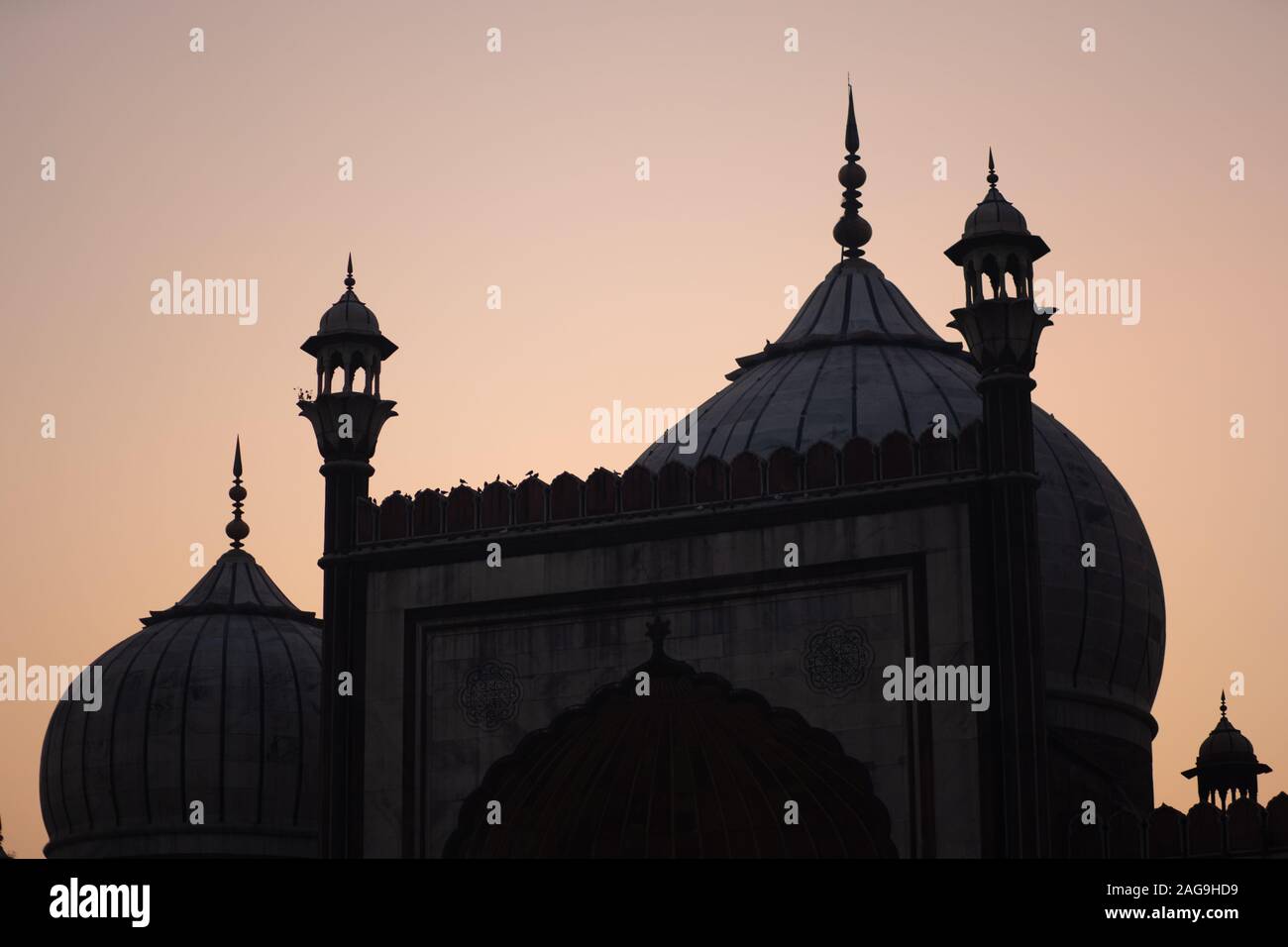 Silhouette d'Jama Masjid dans la vieille ville de Delhi, Inde Banque D'Images