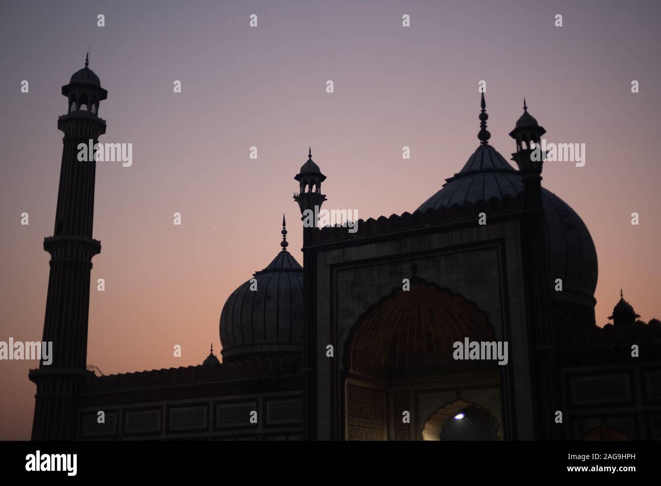 Silhouette d'Jama Masjid dans la vieille ville de Delhi, Inde Banque D'Images