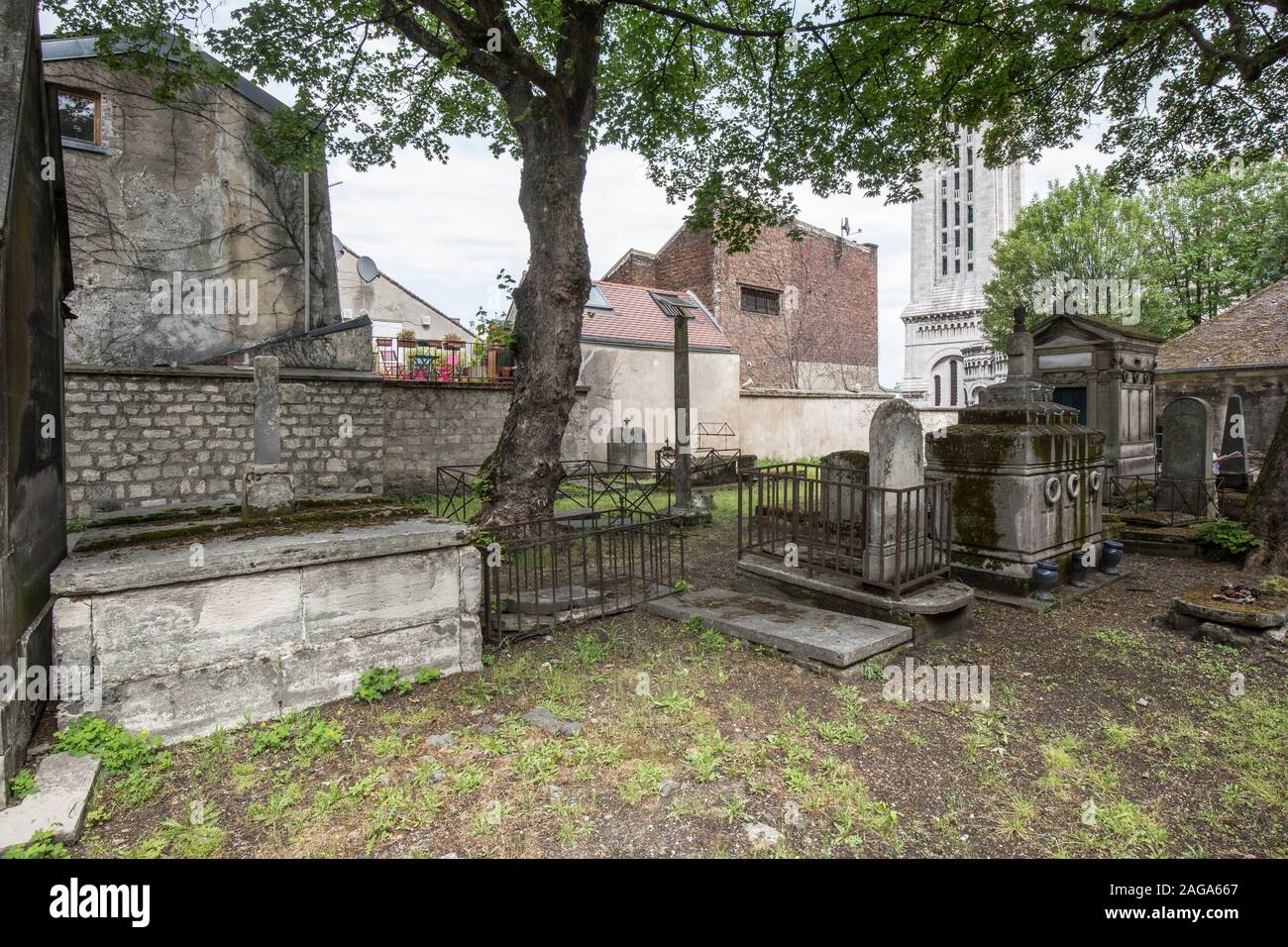 Cimetière du calvaire LE PLUS ANCIEN ET LE PLUS PETIT CIMETIÈRE DE PARIS Banque D'Images