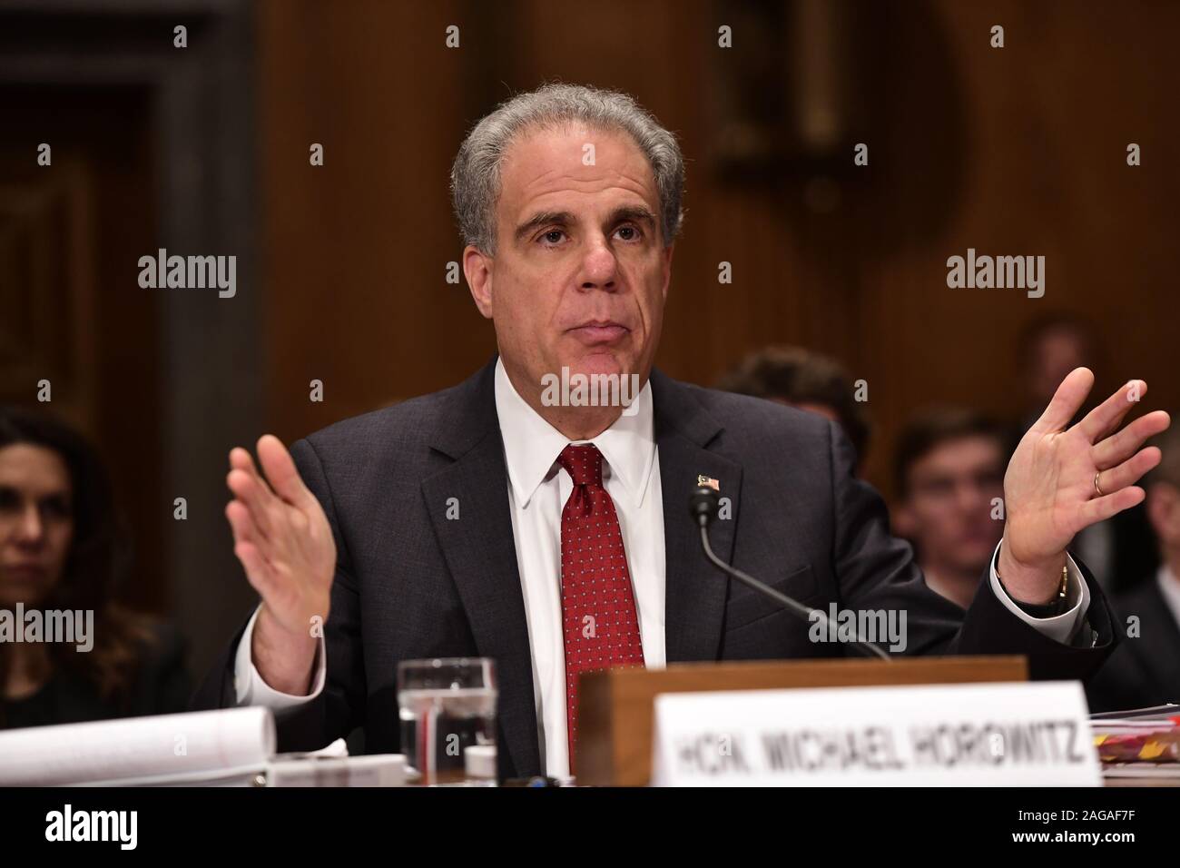 Washington, District de Columbia, Etats-Unis. Dec 18, 2019. Michael E. Horowitz, Inspecteur Général, Ministère de la Justice des États-Unis, témoigne devant le comité du Sénat américain sur la sécurité intérieure et les affaires gouvernementales sur ''JO BIG Rapport de la FISA : méthode, la portée, et constatations'' sur la colline du Capitole à Washington, DC le Mercredi, Décembre 18, 2019 Credit : Ron Sachs/CNP/ZUMA/Alamy Fil Live News Banque D'Images