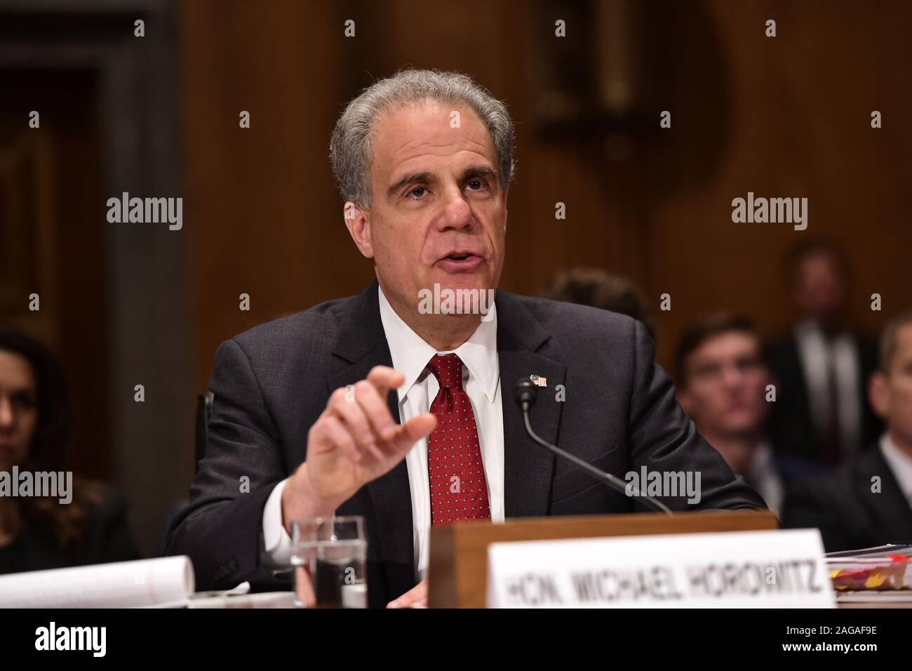 Washington, District de Columbia, Etats-Unis. Dec 18, 2019. Michael E. Horowitz, Inspecteur Général, Ministère de la Justice des États-Unis, témoigne devant le comité du Sénat américain sur la sécurité intérieure et les affaires gouvernementales sur ''JO BIG Rapport de la FISA : méthode, la portée, et constatations'' sur la colline du Capitole à Washington, DC le Mercredi, Décembre 18, 2019 Credit : Ron Sachs/CNP/ZUMA/Alamy Fil Live News Banque D'Images