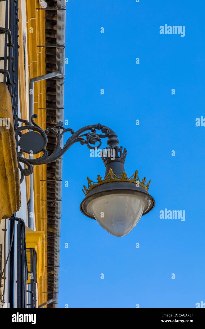 Les lumières décoratives à Cordoue en Andalousie Espagne Banque D'Images