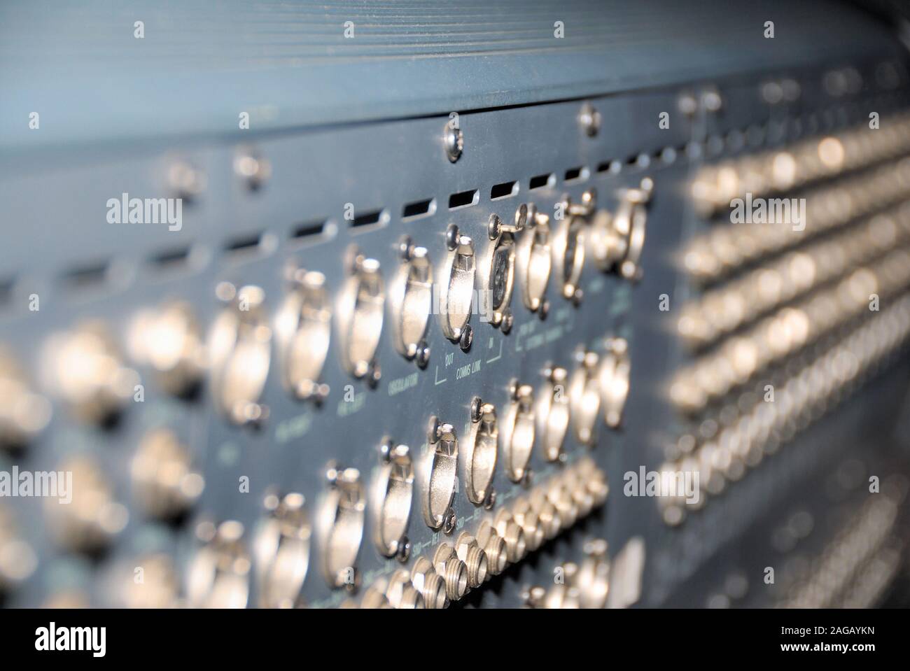 Les sockets de mélange. Connexions d'un matériel de sonorisation professionnel XLR audio patch panel. Banque D'Images