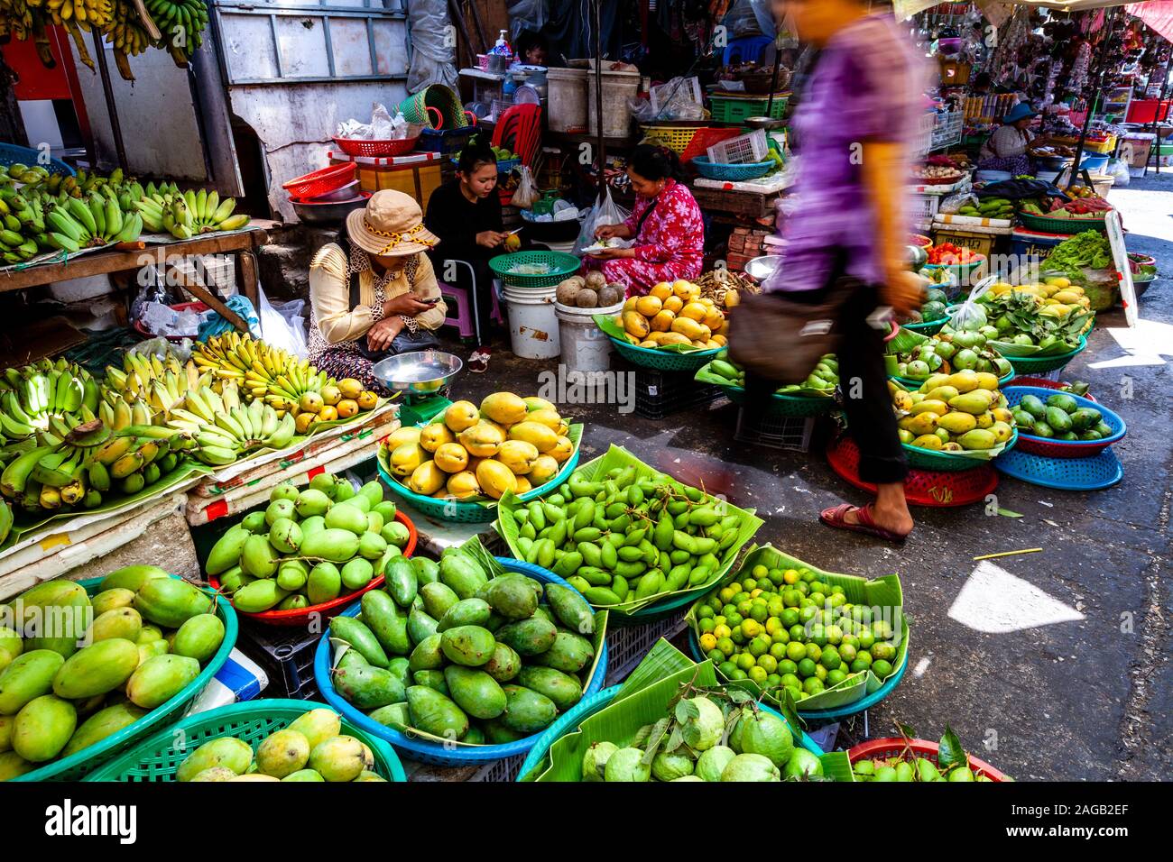 Fruits frais pour la vente au marché Phsar Chas (vieux marché) Phnom Penh, Cambodge. Banque D'Images