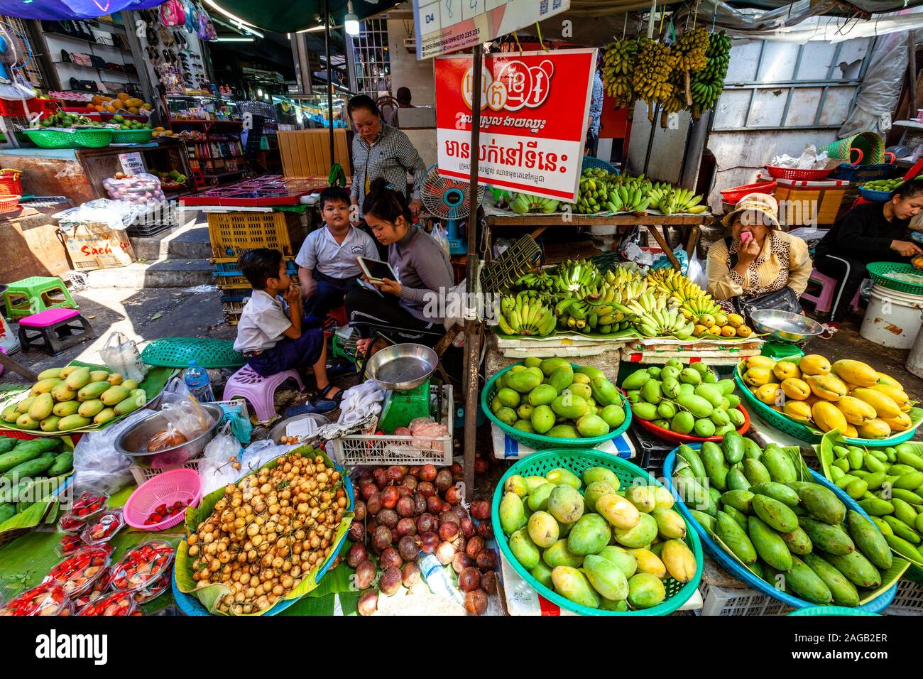 Fruits frais pour la vente au marché Phsar Chas (vieux marché) Phnom Penh, Cambodge. Banque D'Images
