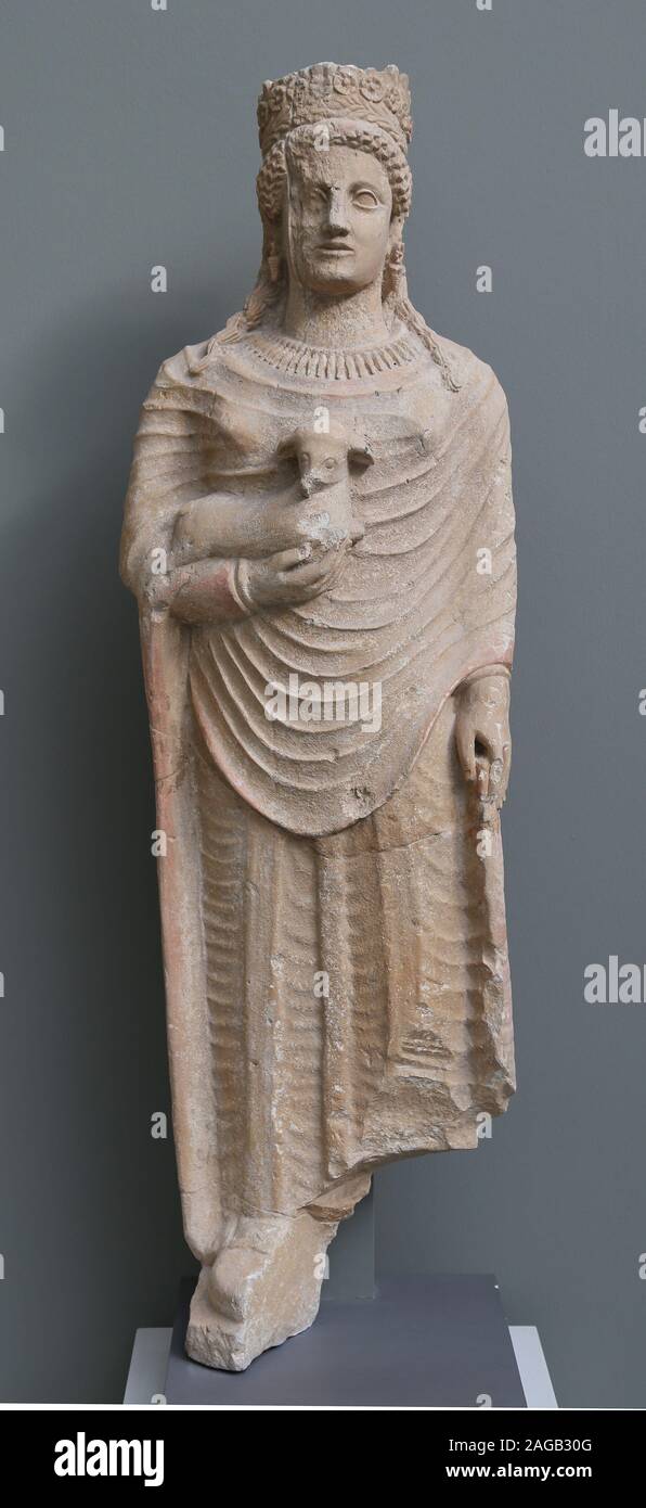 Votary femelle. Chypre, 5th-4th 100. Statue en pierre calcaire. Cypro-Classical période. NY Carlsberg Glyptotek, Copenhague, Danemark. Banque D'Images Votary femelle. Chypre, 5th-4th 100. Statue en pierre calcaire. Cypro-Classical période. NY Carlsberg Glyptotek, Copenhague, Danemark. Banque D'Images