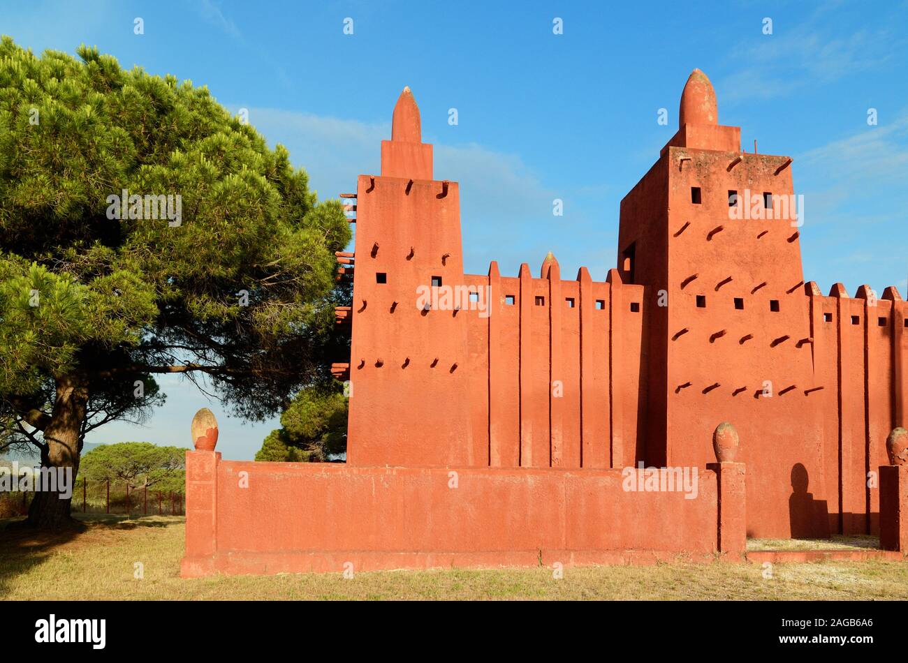L'Architecture d'Adobe ou Mud-Brick La Construction de la mosquée soudanaise Frejus Var Provence France Banque D'Images