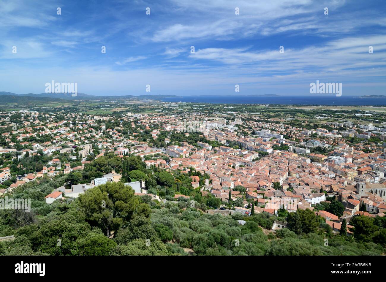 Vue panoramique sur la mer Méditerranée à Hyères dans le Var Provence France Distance Banque D'Images