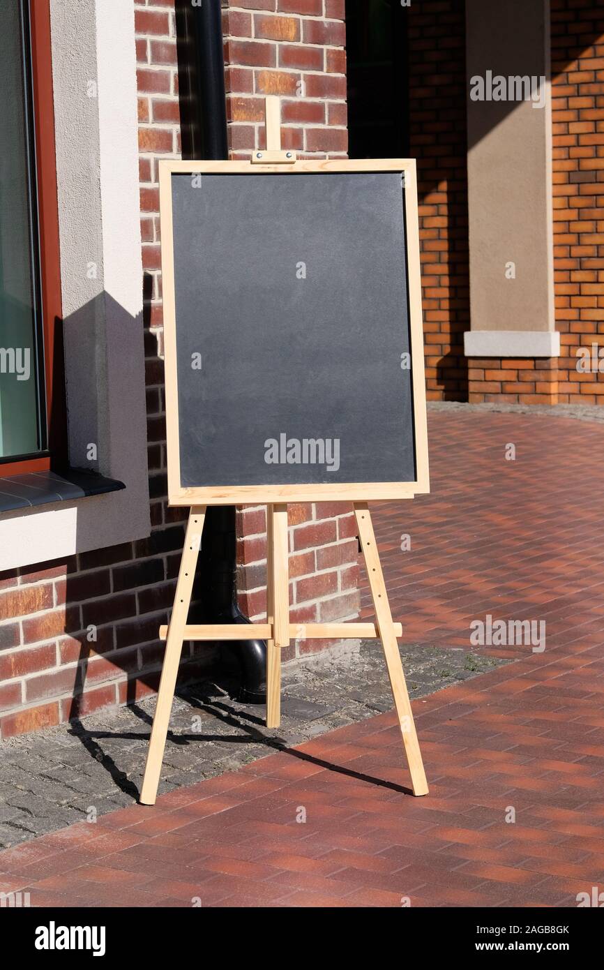 Tableau des commandes de menu dans la rue, signe. Concept de l'espace vide pour la publicité, immersive. Banque D'Images