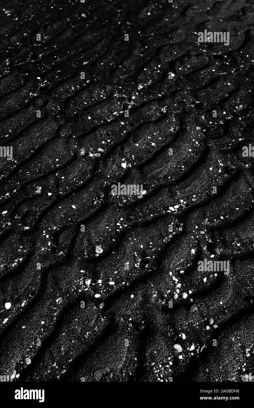 Arrière-plan en niveaux de gris frais de sable noir superposé humide - super pour l'arrière-plan ou le fond d'écran Banque D'Images