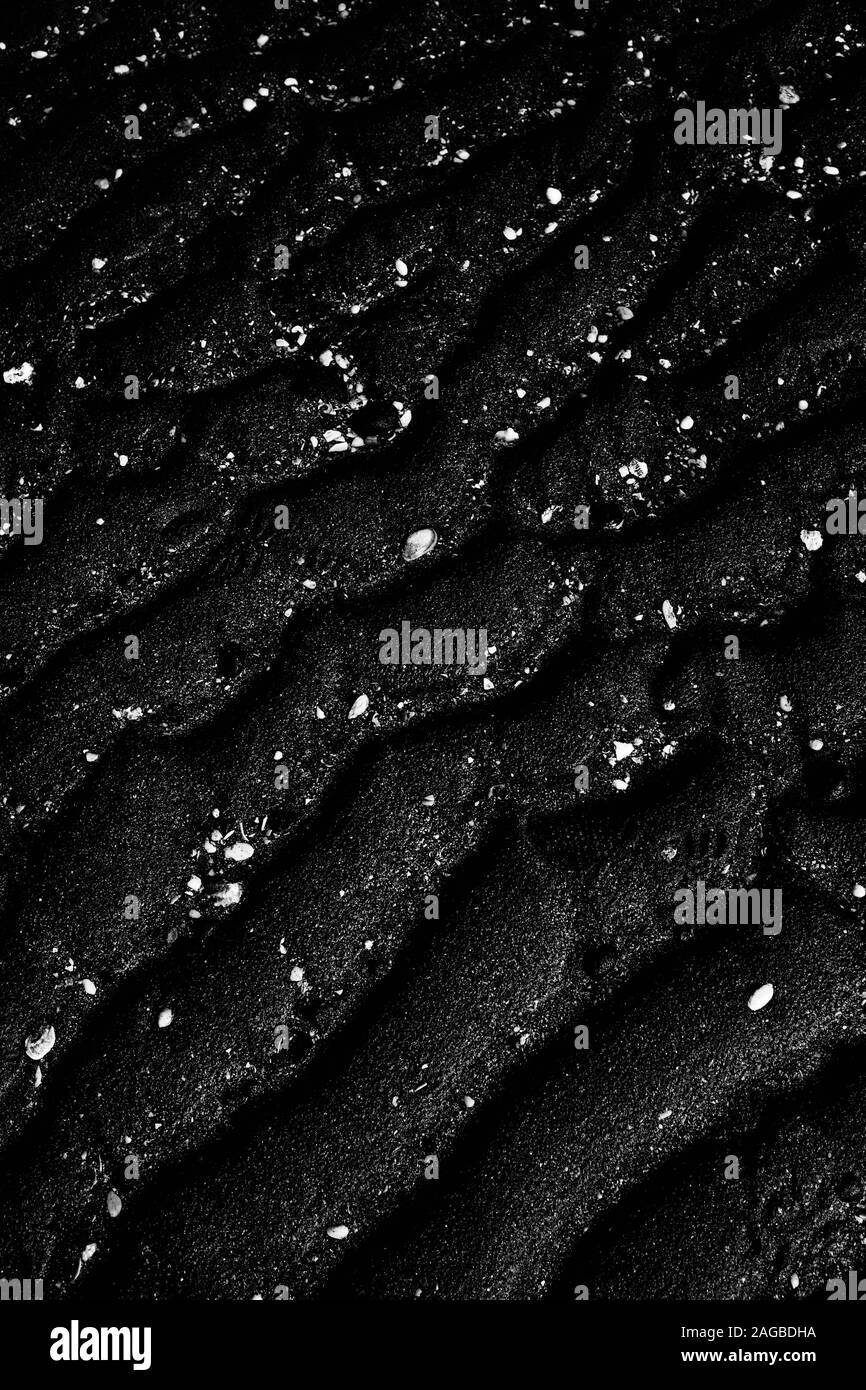 Arrière-plan en niveaux de gris frais de sable noir superposé humide - super pour l'arrière-plan ou le fond d'écran Banque D'Images