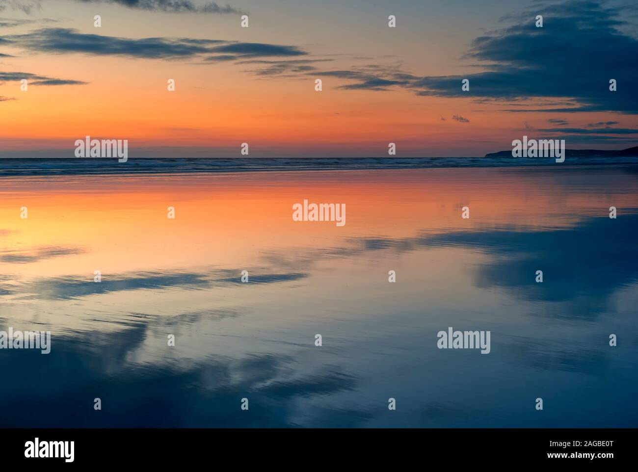Coucher De Soleil Sur Westward Ho! Plage, North Devon, Royaume-Uni Banque D'Images