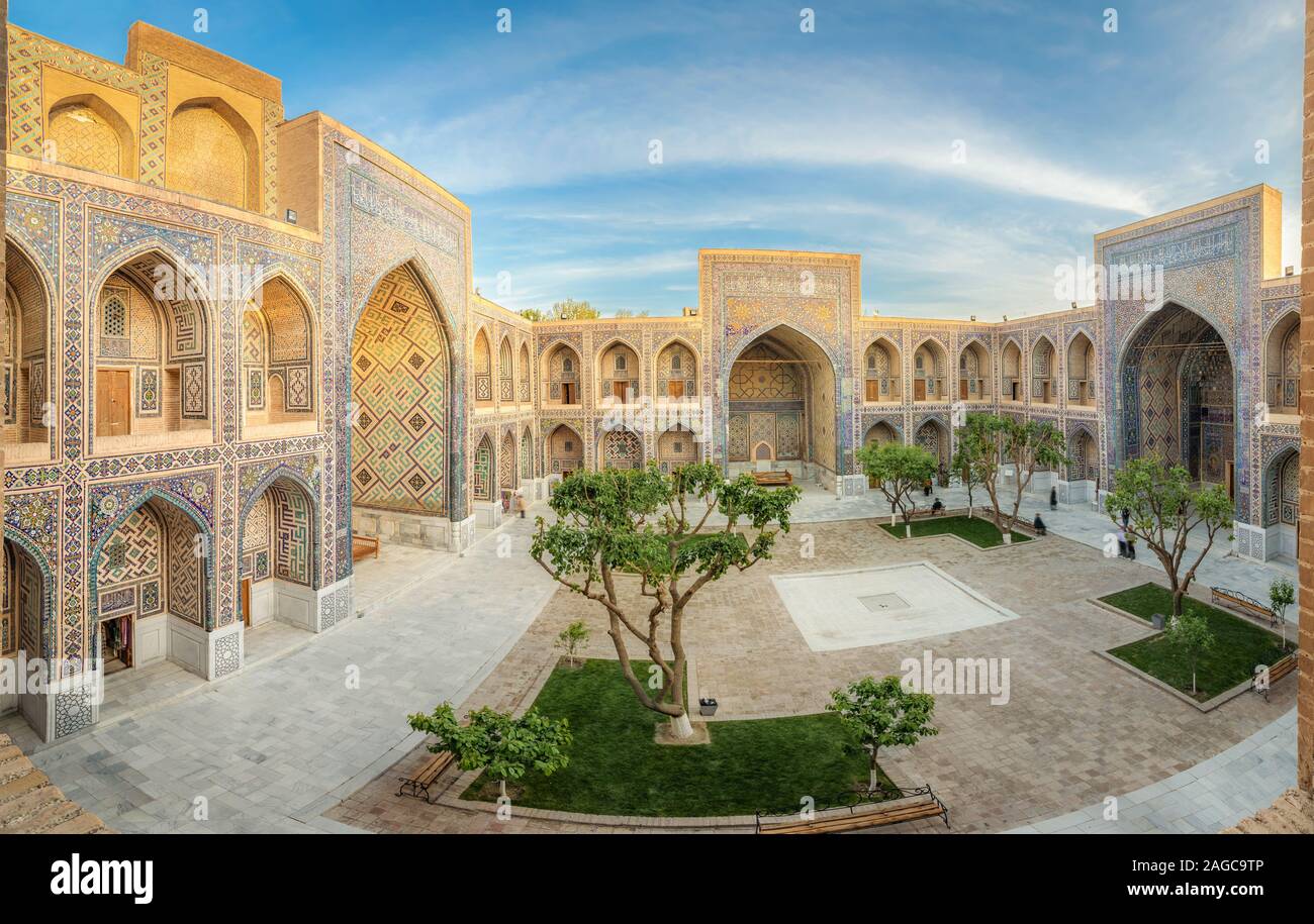 Vue panoramique d'Ulugh Beg Madrasah, Samarkand, Ouzbékistan Banque D'Images