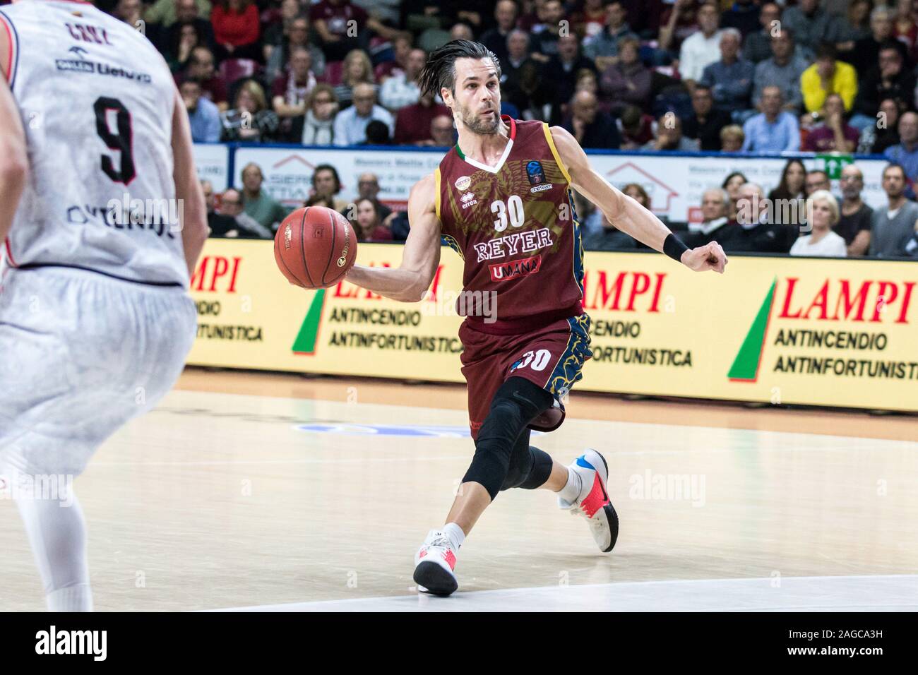 Venezia, Italie. Dec 18, 2019. Bruno cerella (umana venezia reyer Venezia Reyer Umana)pendant vs Rytas Vilnius, le basket-ball Championnat EuroCup à Venezia, Italie, le 18 décembre 2019 - LPS/Alfio Guarise Crédit : Alfio Guarise/LPS/ZUMA/Alamy Fil Live News Banque D'Images