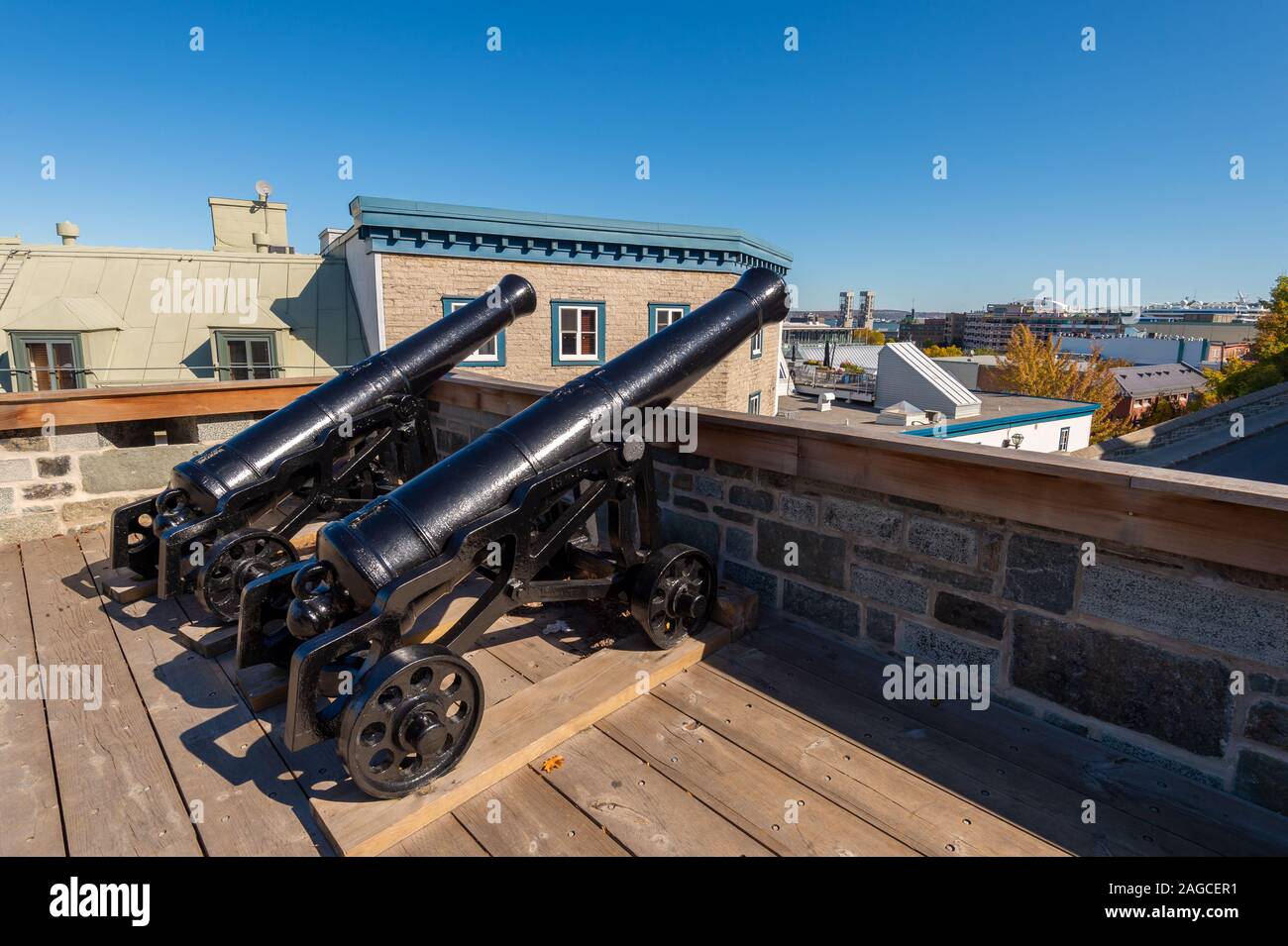 La ville de Québec, CA - 5 octobre 2019 : Canons sur la défensive mur de la ville du Vieux Québec Banque D'Images