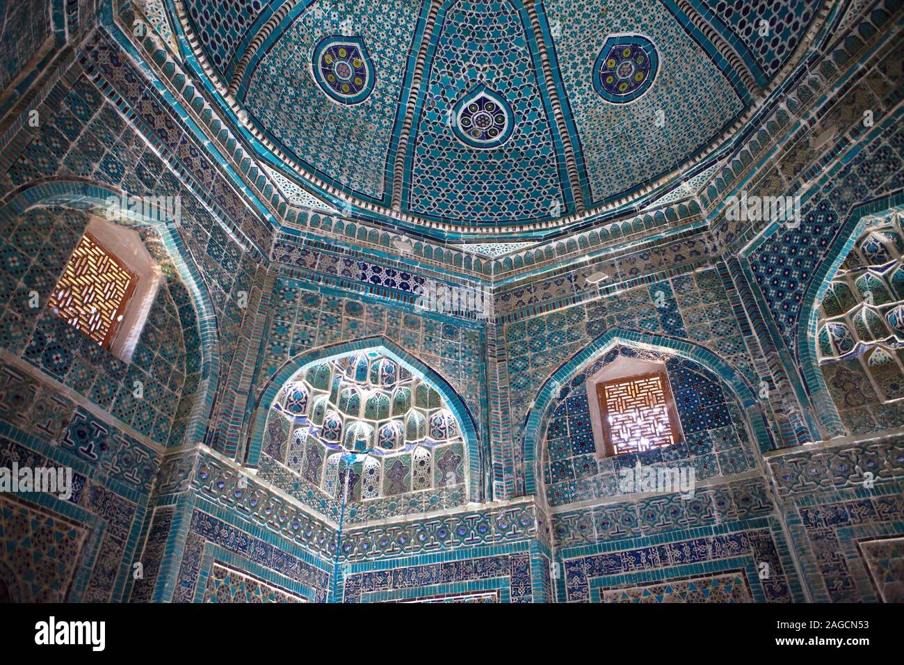 Vue de l'intérieur d'un mausolée, tombeau de Shah-i-Zinda, Samarkand, Ouzbékistan, Province Samarqand Banque D'Images