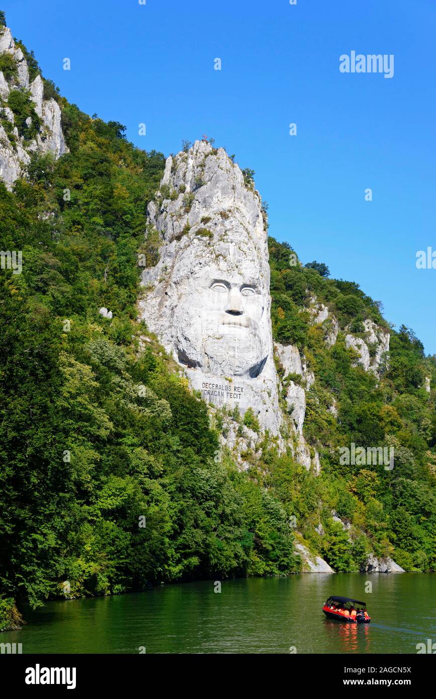 Statue de la Ligne Daker Roi Decebalus sur les rives du Danube, Dubova, Parc Naturel des Portes de Fer, Roumanie Banque D'Images