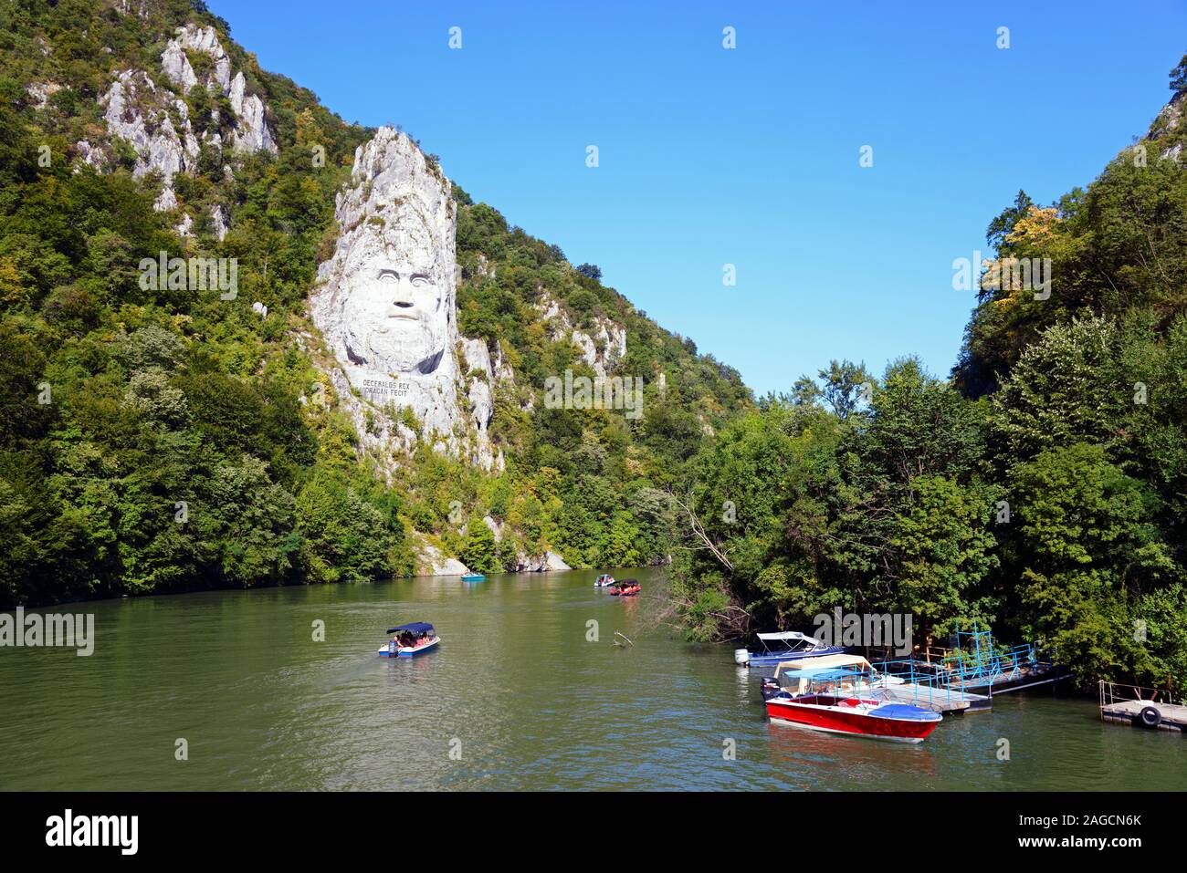 Statue de la Ligne Daker Roi Decebalus sur les rives du Danube, Dubova, Parc Naturel des Portes de Fer, Roumanie Banque D'Images