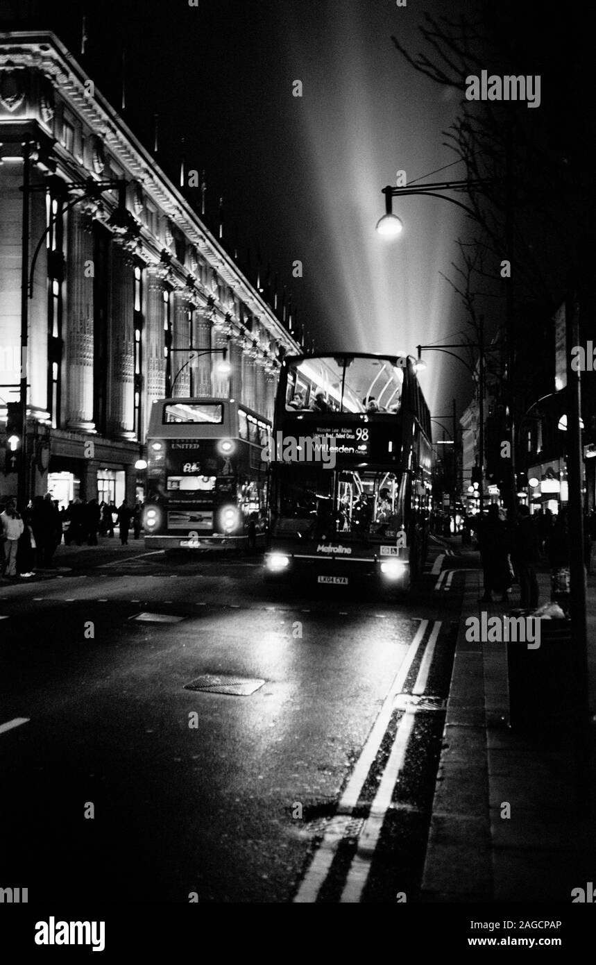 LONDON bus à impériale traditionnelle - TRANSPORT BUS LONDRES - LONDON TRANSPORT - BUS À DEUX ÉTAGES LONDRES - LONDON UK - ARGENT IMAGE © Frédéric Beaumont Banque D'Images